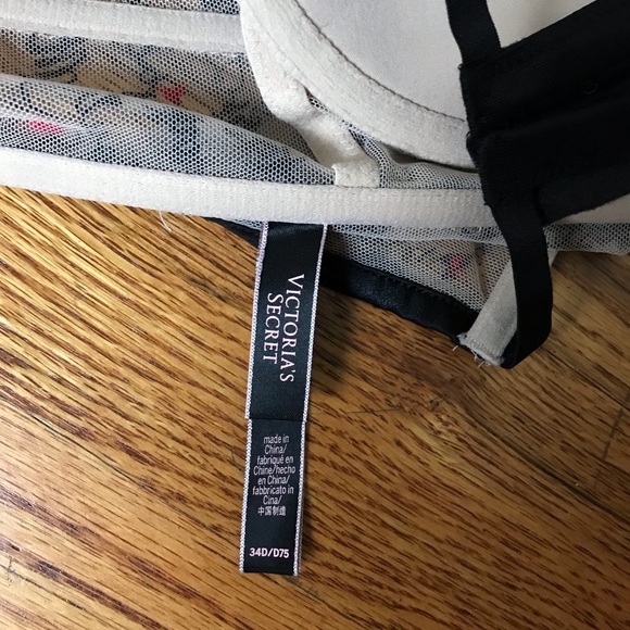 Victorias Secret Lace Love Graphic Bra - Picture 4 of 4